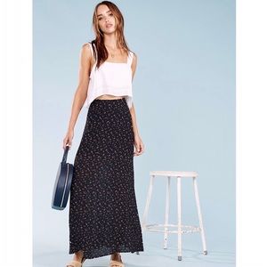 Reformation The Mandy skirt in Nude Size 2